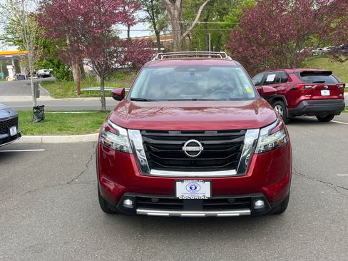 Used 2022 Nissan Pathfinder SL AWD/4WD image 7