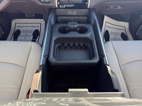 New 2026 RAM 2500 Laramie AWD/4WD image 15