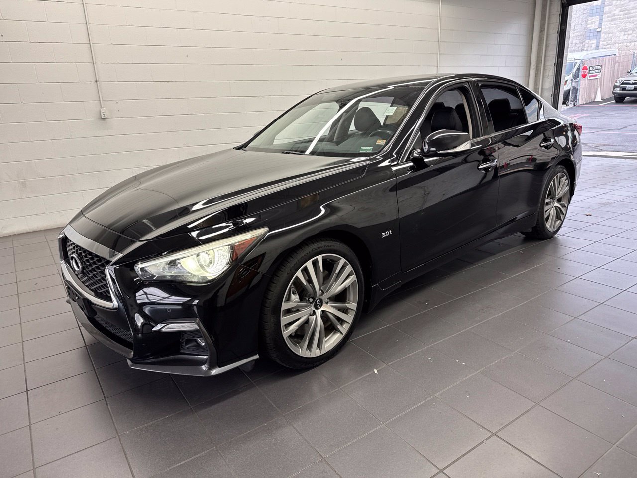 Used 2018 INFINITI Q50 Sport w/ Sensory Package (Sport) AWD/4WD image 4