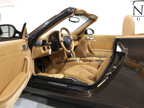 Used 2011 Porsche 911 Cabriolet image 2