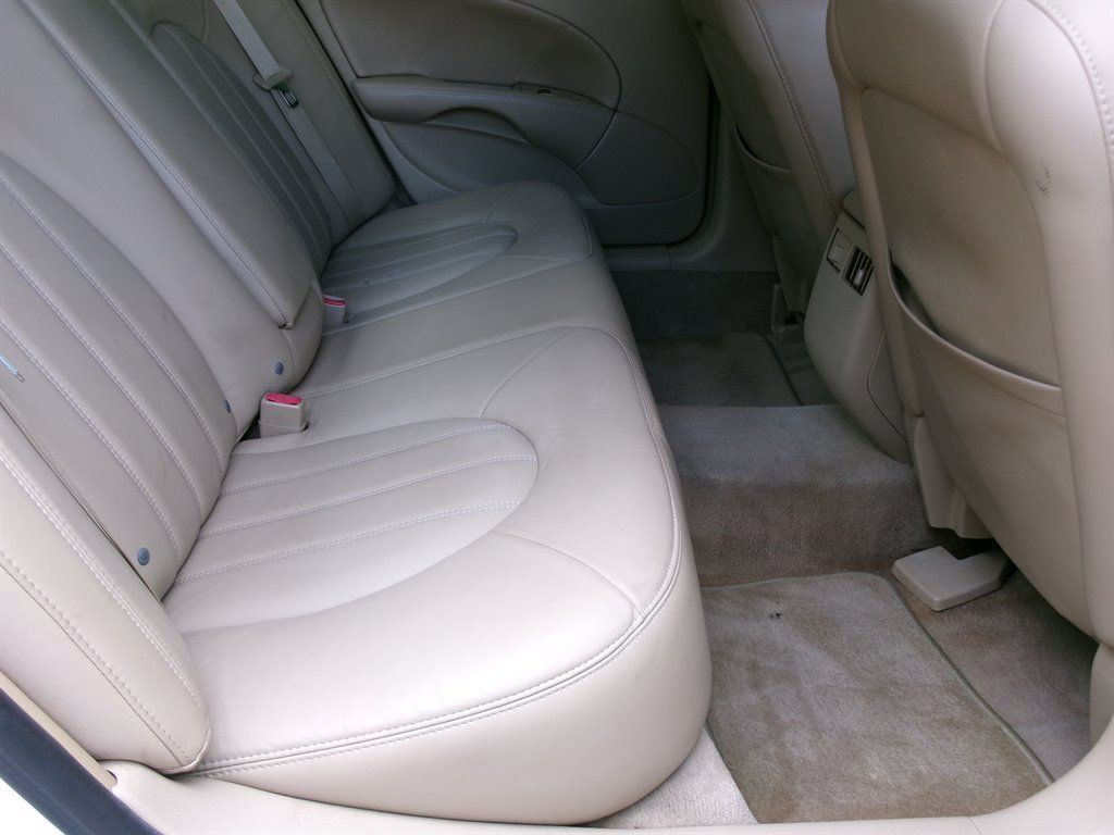 Used 2007 Buick Lucerne CXL w/ Luxury Package FWD image 29