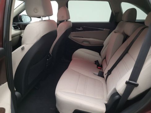 Used 2018 Kia Sorento FWD image 18