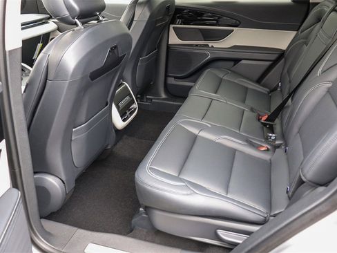 Used 2025 Lincoln Nautilus Premier image 20