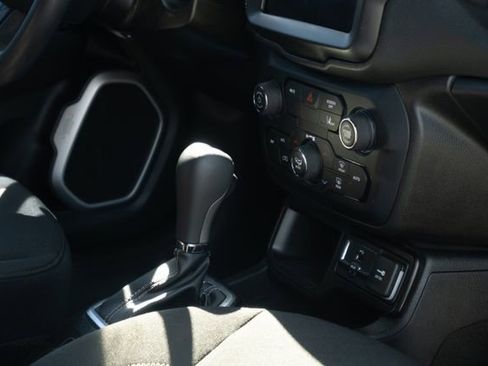 Used 2021 Jeep Renegade Latitude image 28