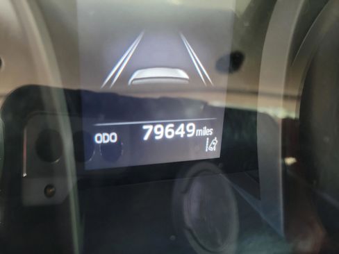 Used 2023 Toyota Camry SE FWD image 19