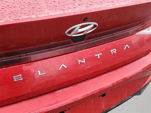 Certified 2023 Hyundai Elantra SE image 27