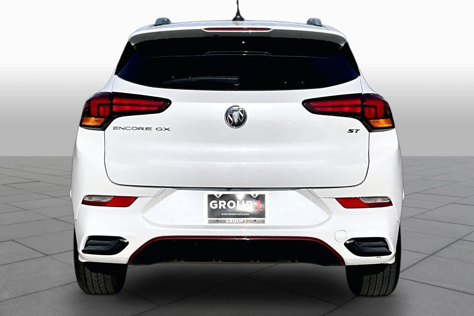Used 2022 Buick Encore GX Select w/ Sport Touring Package FWD image 5