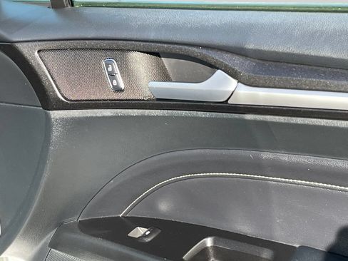 Used 2017 Ford Fusion Titanium FWD image 13