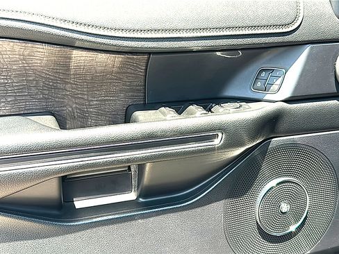 Used 2019 Ford Expedition Limited w/ Texas Edition Package RWD image 9