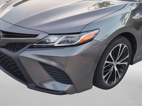 Used 2019 Toyota Camry SE w/ Carpet Mat Package FWD image 10
