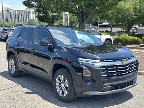 Used 2025 Chevrolet Equinox LT AWD/4WD image 1