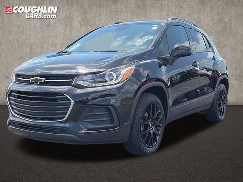 Used 2022 Chevrolet Trax LT w/ Midnight Edition AWD/4WD image 3
