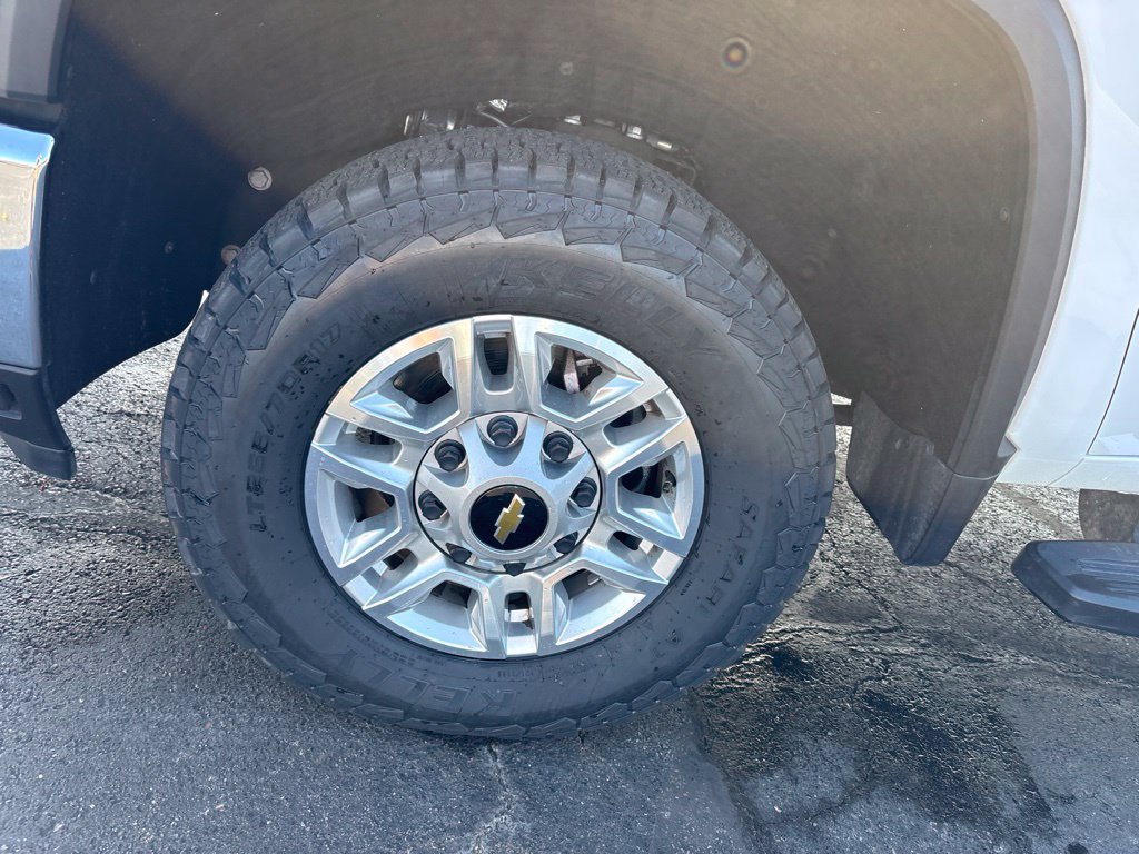 Used 2025 Chevrolet Silverado 2500 LT w/ Safety Package AWD/4WD image 9