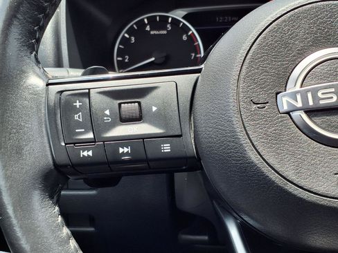 Used 2023 Nissan Rogue SV w/ SV Premium Package FWD image 18