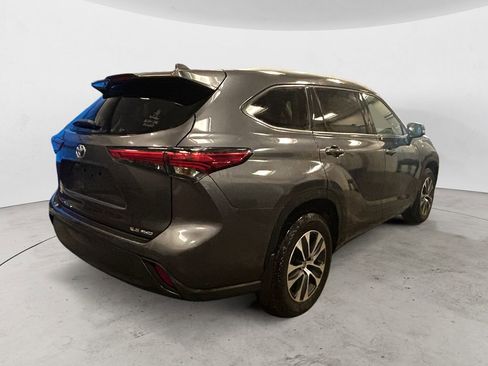Used 2022 Toyota Highlander XLE image 5