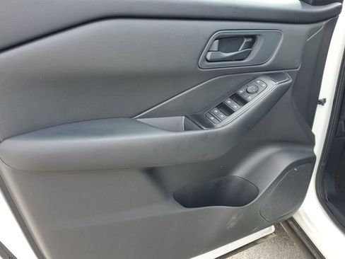 Used 2024 Nissan Rogue S AWD/4WD image 18