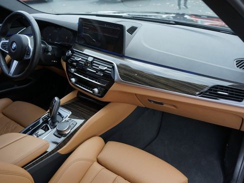 Used 2023 BMW 540i w/ M Sport Package image 20