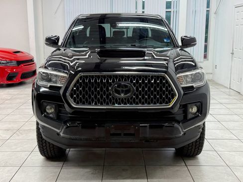 Used 2018 Toyota Tacoma TRD Sport AWD/4WD image 2