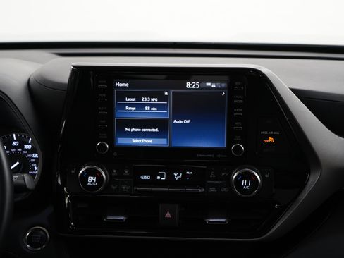 Used 2022 Toyota Highlander XLE AWD/4WD image 15