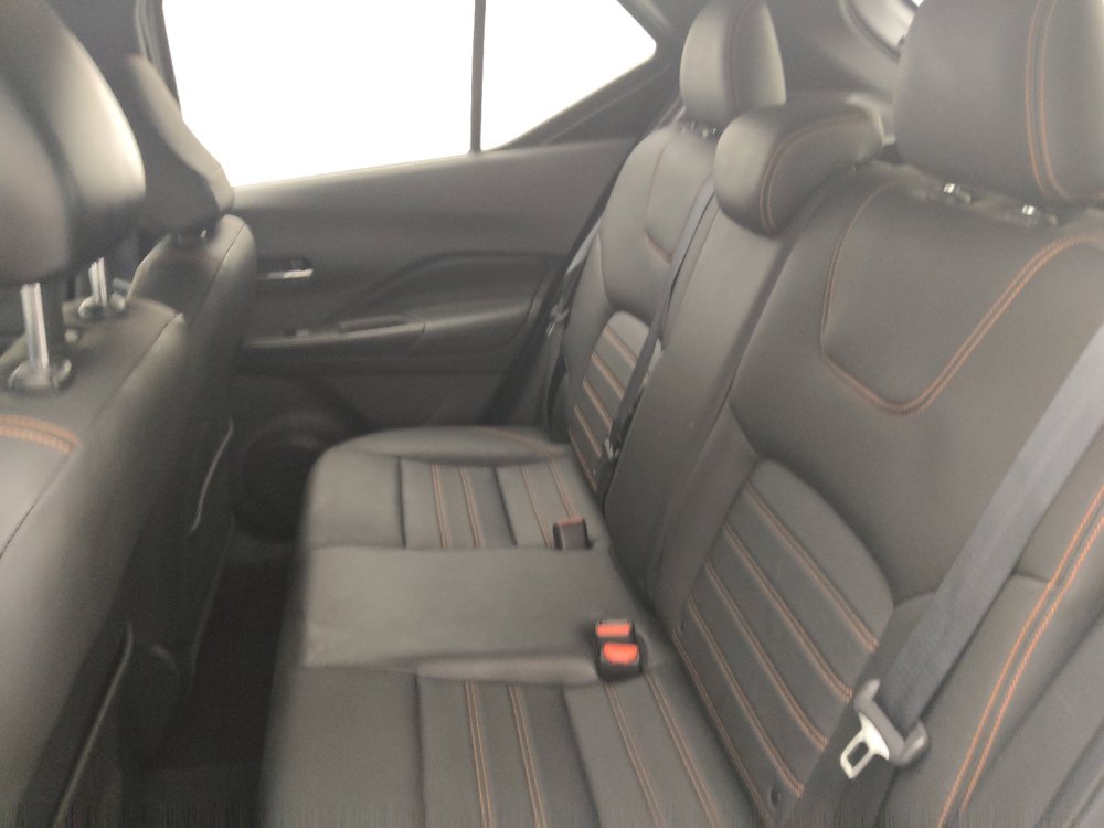 Used 2019 Nissan Kicks SR w/ SR Premium Package FWD image 18