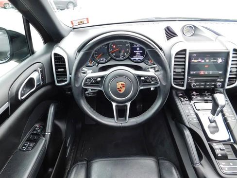 Used 2017 Porsche Cayenne Platinum Edition image 13