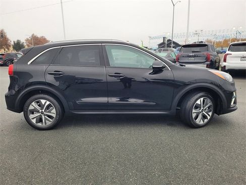 Used 2022 Kia Niro EX Premium image 3