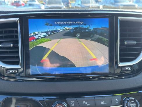 Used 2024 Chrysler Pacifica Touring-L image 21
