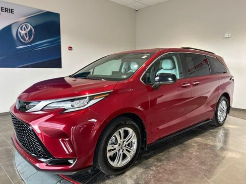 Used 2023 Toyota Sienna XSE w/ XSE Plus Package AWD/4WD image 2