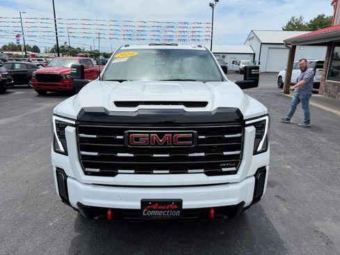 Used 2024 GMC Sierra 2500 AT4 w/ AT4 Premium Plus Package AWD/4WD image 9