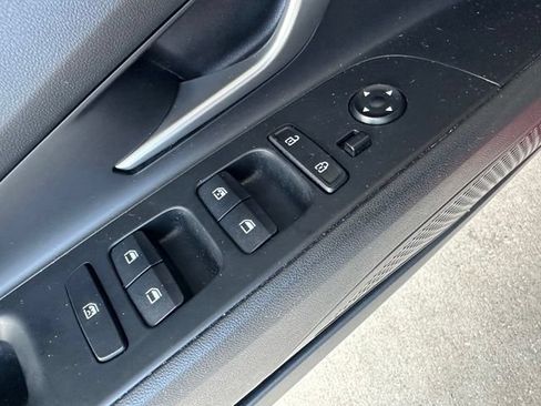 Used 2023 Hyundai Elantra Limited FWD image 27