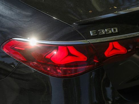 New 2026 Mercedes-Benz E 350 4MATIC Sedan image 8