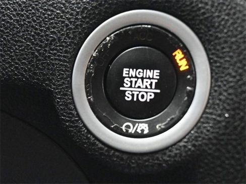 Used 2023 Chrysler 300 Touring L image 30