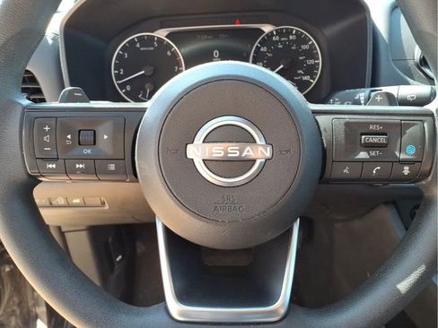 Used 2024 Nissan Rogue SV FWD image 14