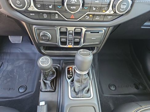 New 2025 Jeep Gladiator Sport image 23