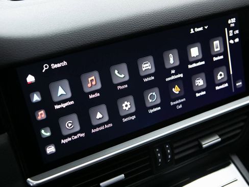 Certified 2023 Porsche Cayenne Platinum Edition w/ Assistance Package image 15