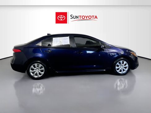 Used 2022 Toyota Corolla LE image 2
