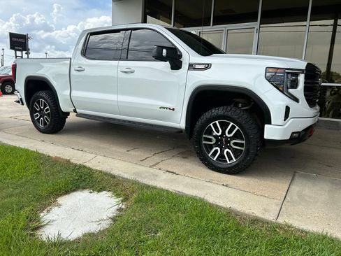 Used 2023 GMC Sierra 1500 AT4 w/ AT4 Premium Package AWD/4WD image 2