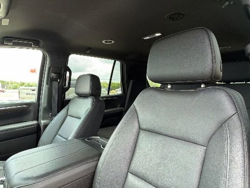 Used 2025 Chevrolet Tahoe LT AWD/4WD image 17