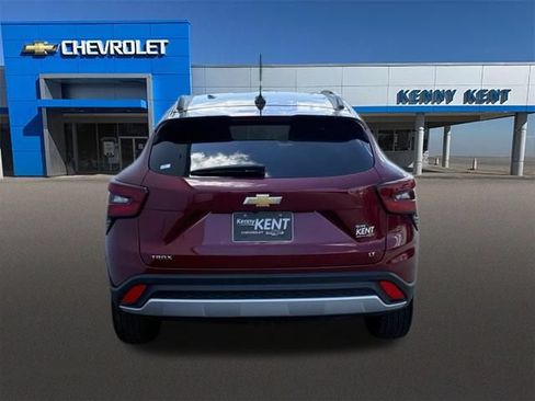 Certified 2025 Chevrolet Trax LT w/ Driver Confidence Package FWD image 9
