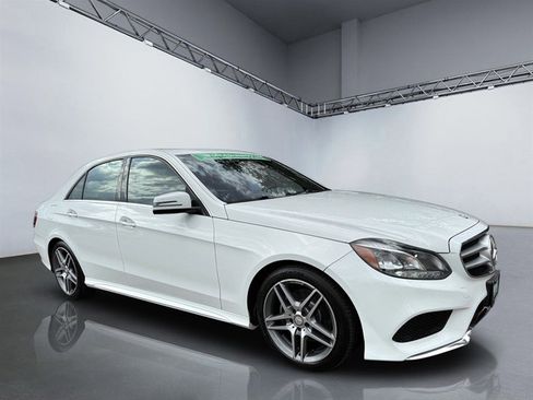 Used 2014 Mercedes-Benz E 350 4MATIC Sedan image 9