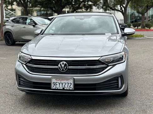 Used 2023 Volkswagen Jetta SEL FWD image 3