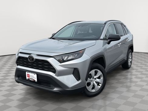 Used 2021 Toyota RAV4 LE image 1
