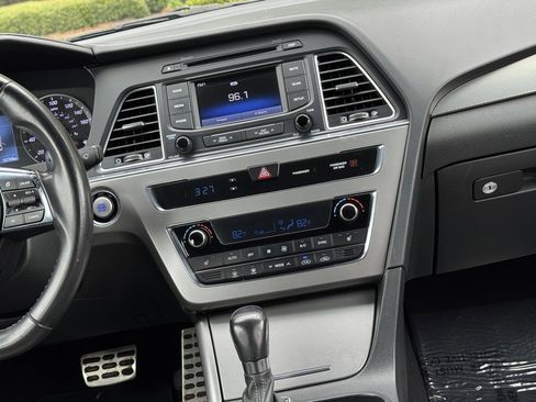 Used 2015 Hyundai Sonata Sport 2.0T image 5