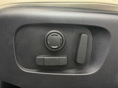 Certified 2023 Land Rover Range Rover Velar R-Dynamic S image 31