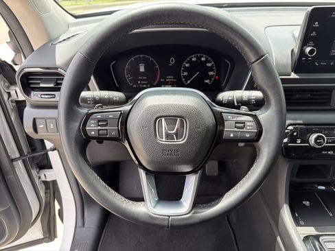 Used 2025 Honda Pilot EX-L image 18