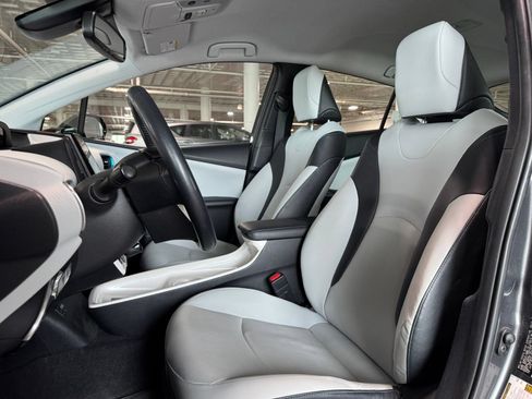 Used 2017 Toyota Prius Prime Advanced FWD image 12