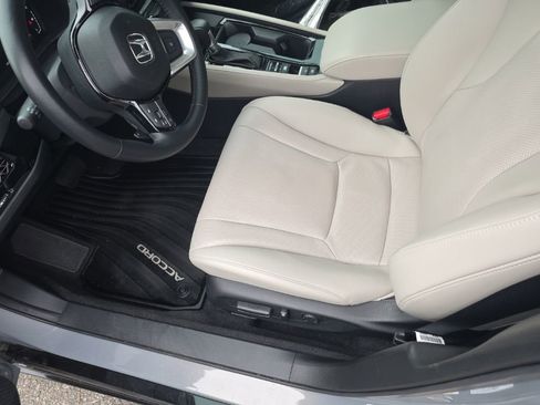 Used 2025 Honda Accord Touring image 11
