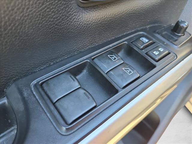 Used 2017 Nissan Titan SV AWD/4WD image 11