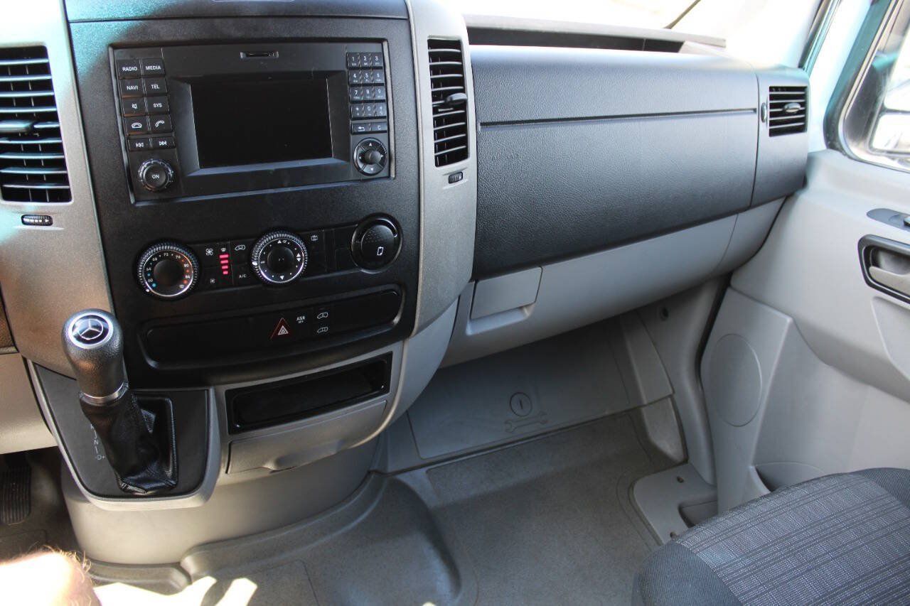 Used 2015 Mercedes-Benz Sprinter 2500 image 12