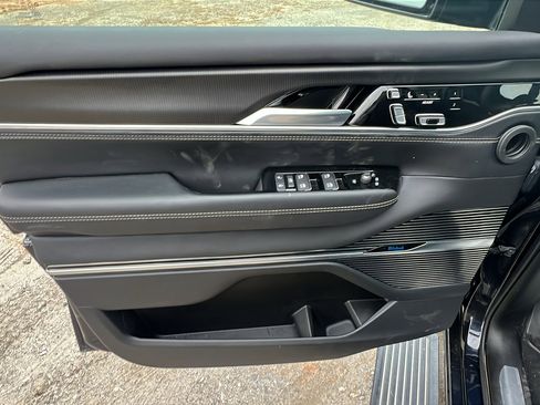 Used 2025 Jeep Grand Wagoneer Series II Obsidian w/ Quick Order Packagew 28T image 14